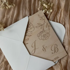 Drewniana kartka ślubna personalizowana z grawerem - pamiątka na ślub